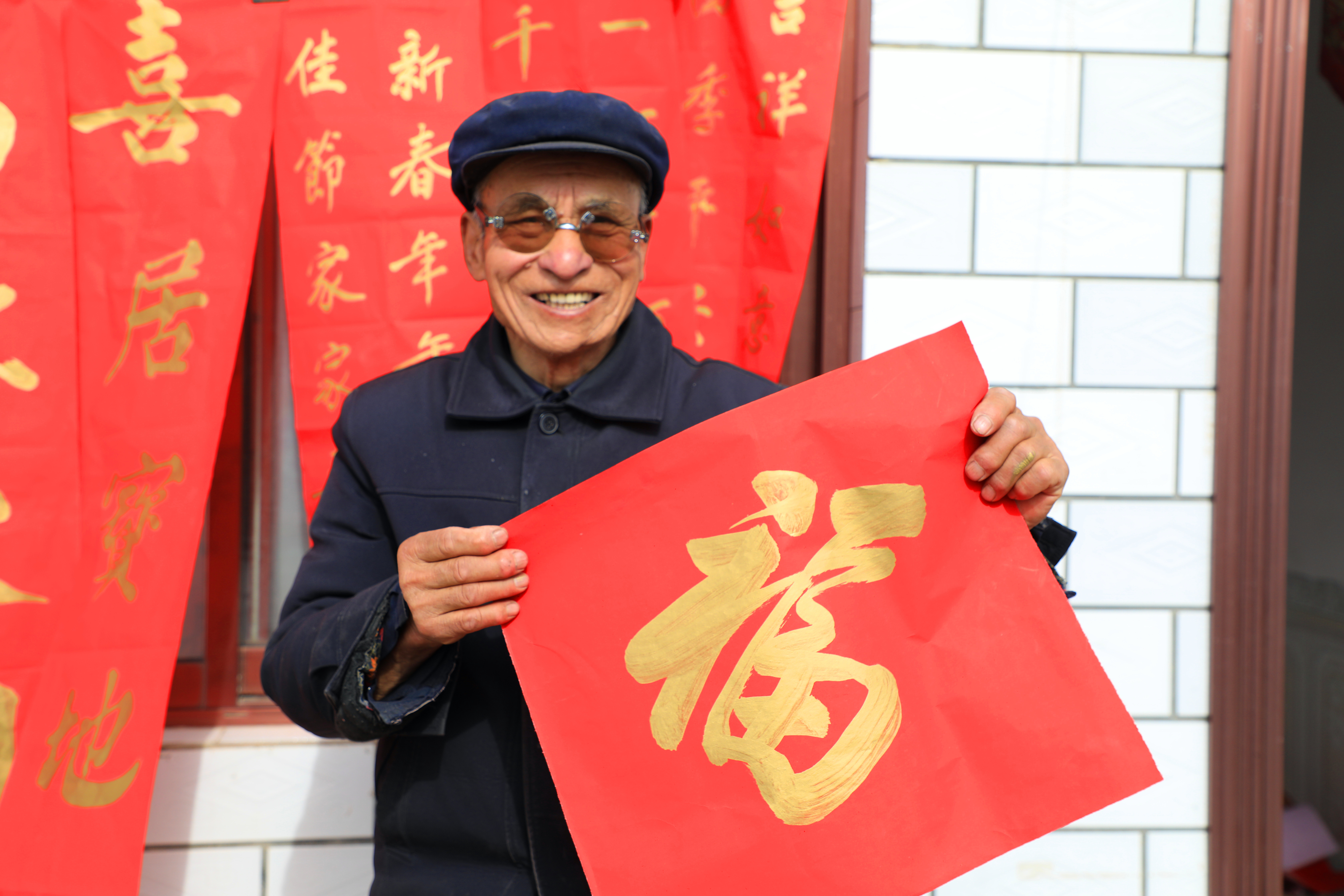 【新春走基層】何尚奇：免費送春聯 歡喜過大年