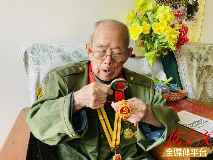 【光榮在黨50年】徐連江：“永遠(yuǎn)跟黨走，永遠(yuǎn)都愛國！”