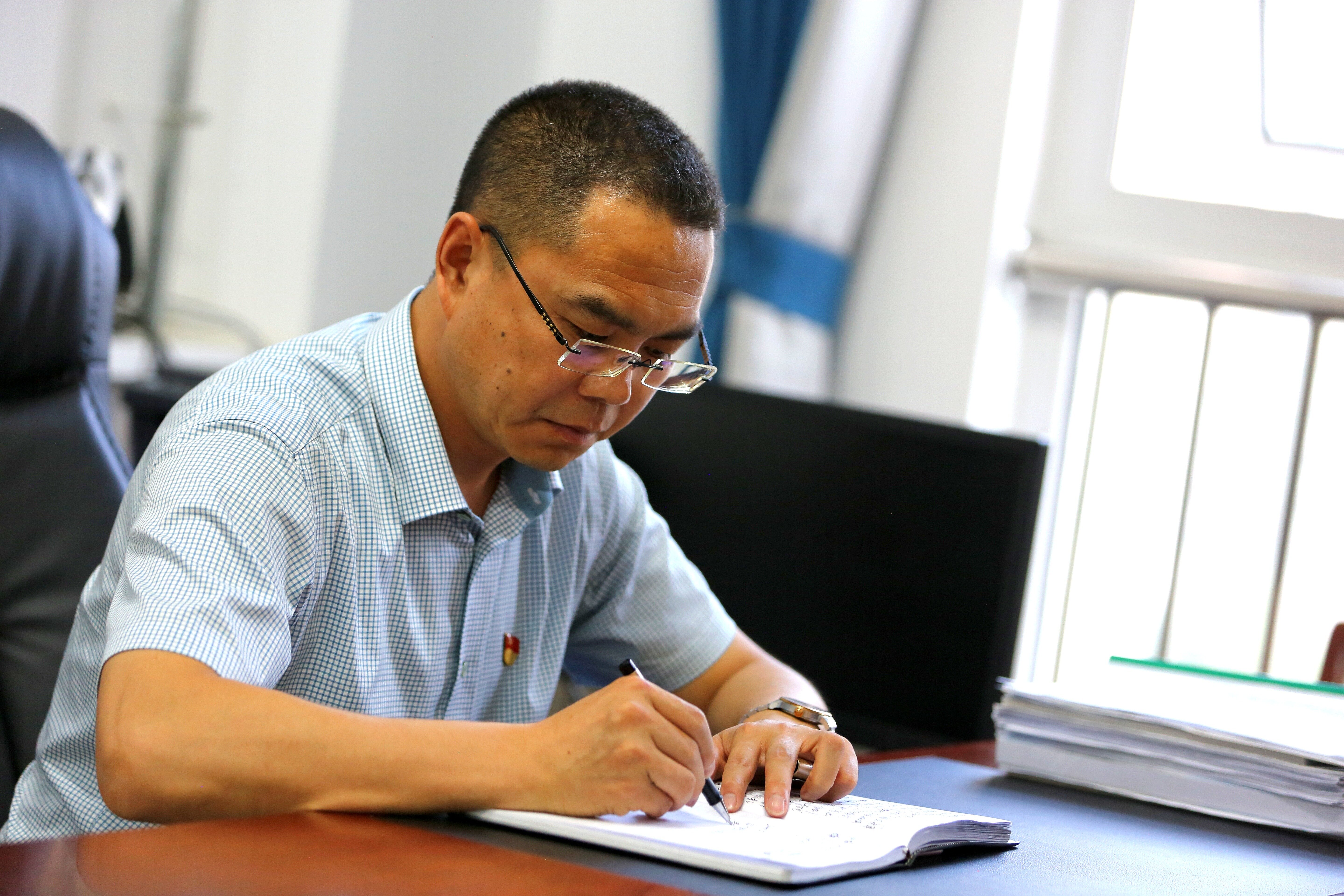 聚焦內(nèi)涵謀新篇 推動(dòng)發(fā)展開新局——訪慶陽四中黨總支書記、校長齊建偉