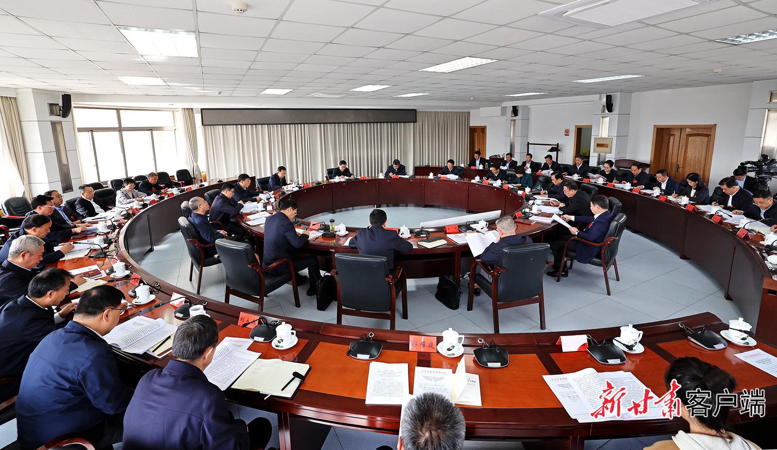 省委常委會(huì)學(xué)習(xí)貫徹習(xí)近平新時(shí)代中國特色社會(huì)主義思想主題教育讀書班舉行交流研討 胡昌升主持 任振鶴參加