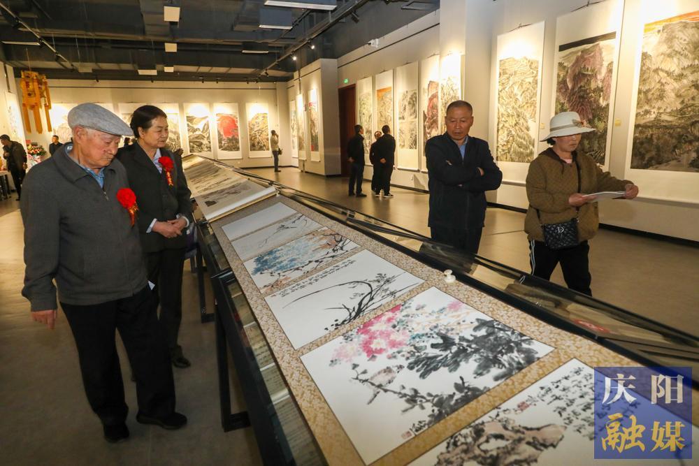 【攝影報(bào)道】“匯云尚意”徐進(jìn)師生國畫作品匯報(bào)展開展