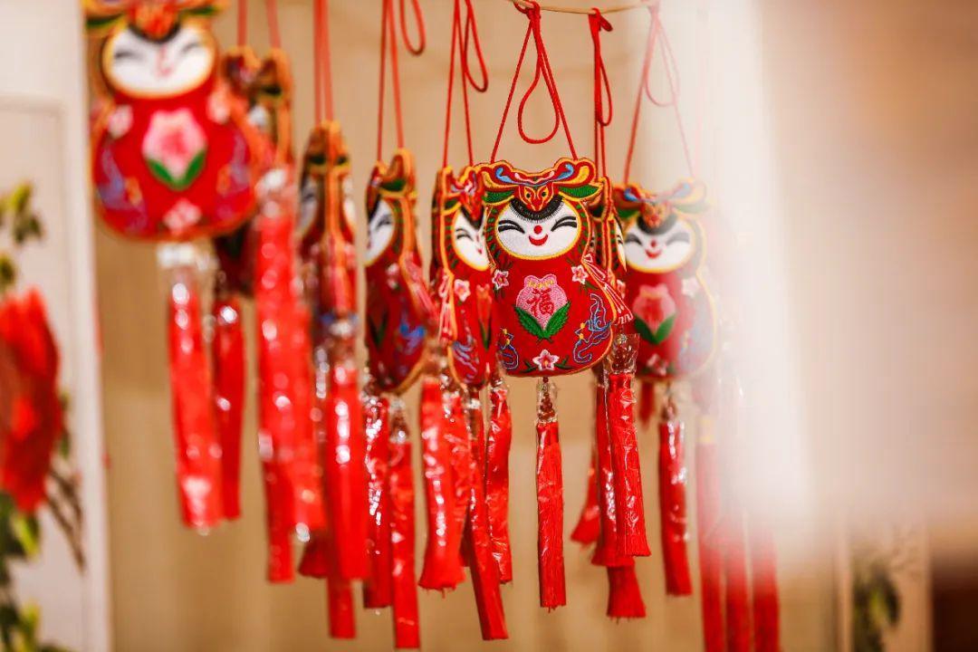 香約慶陽(yáng) 包容天下丨慶陽(yáng)香包，一針一線 送出如意祝福