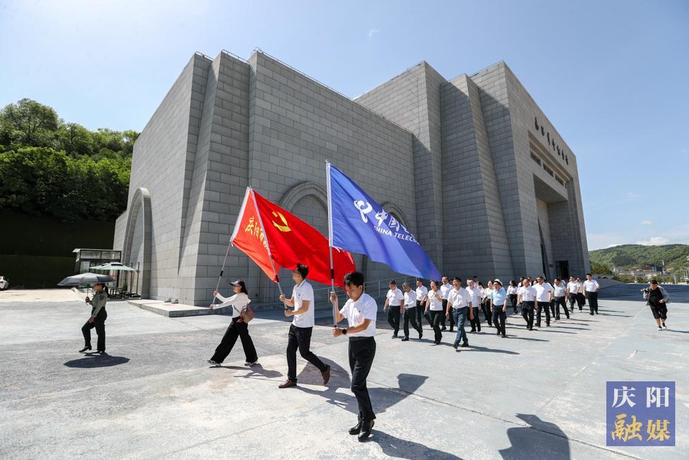 【攝影報(bào)道】慶陽(yáng)市融媒體中心與中國(guó)電信慶陽(yáng)分公司聯(lián)合開(kāi)展慶祝中國(guó)共產(chǎn)黨成立103周年主題黨日活動(dòng)