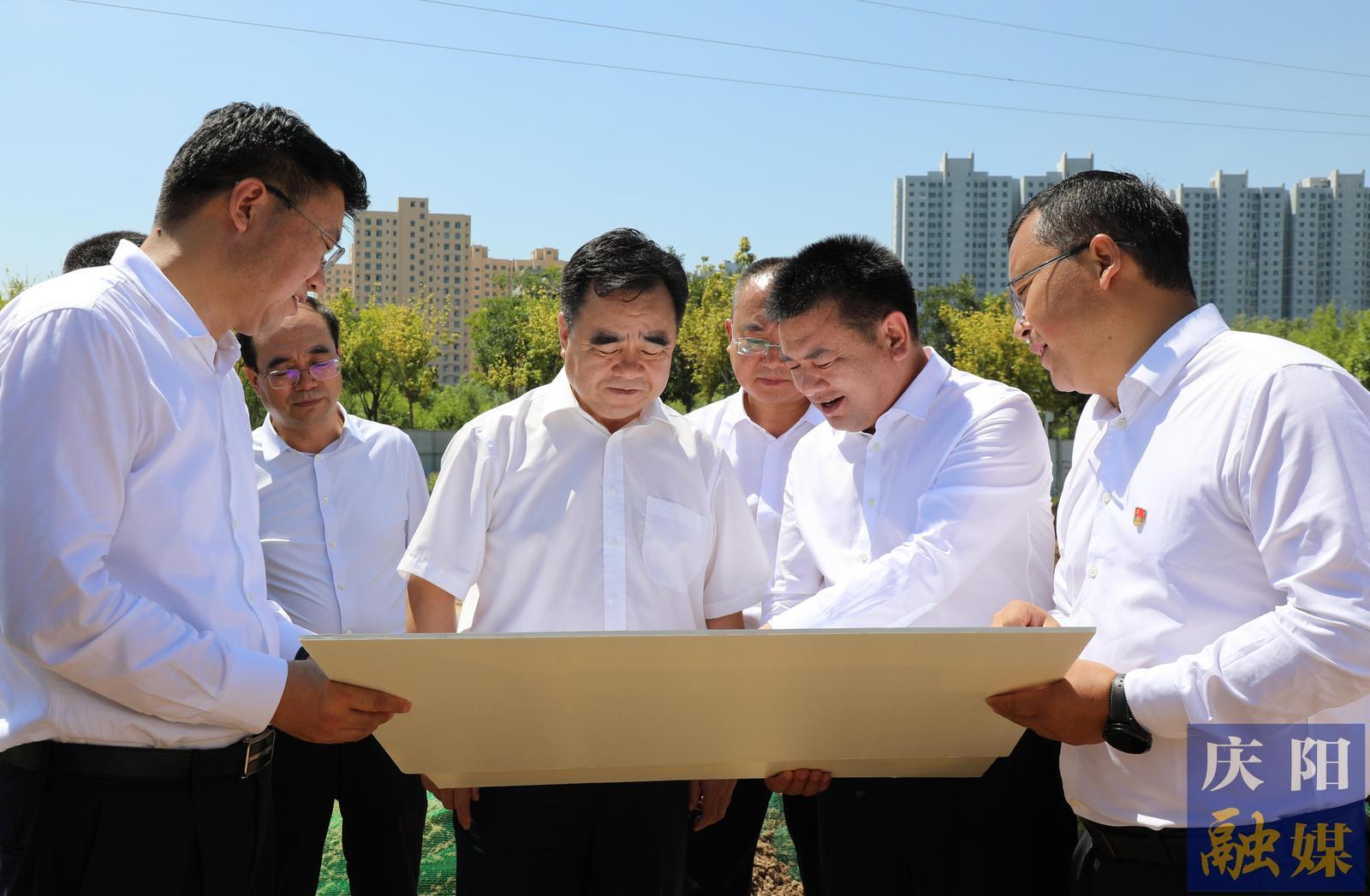 黃澤元在西峰區(qū)調(diào)研時強(qiáng)調(diào) 振奮精神堅決扭轉(zhuǎn)工作被動局面 苦干實干努力完成全年目標(biāo)任務(wù)