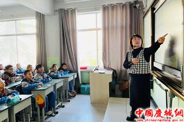 慶城縣博物館走進慶城小學開展“探索錢幣歷史 傳承文化智慧” 主題社教活動