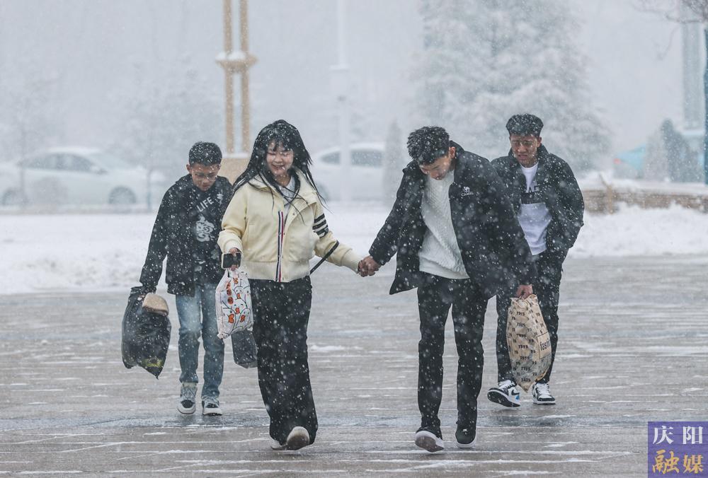 【攝影專題】風(fēng)雪兼程，回家過年！