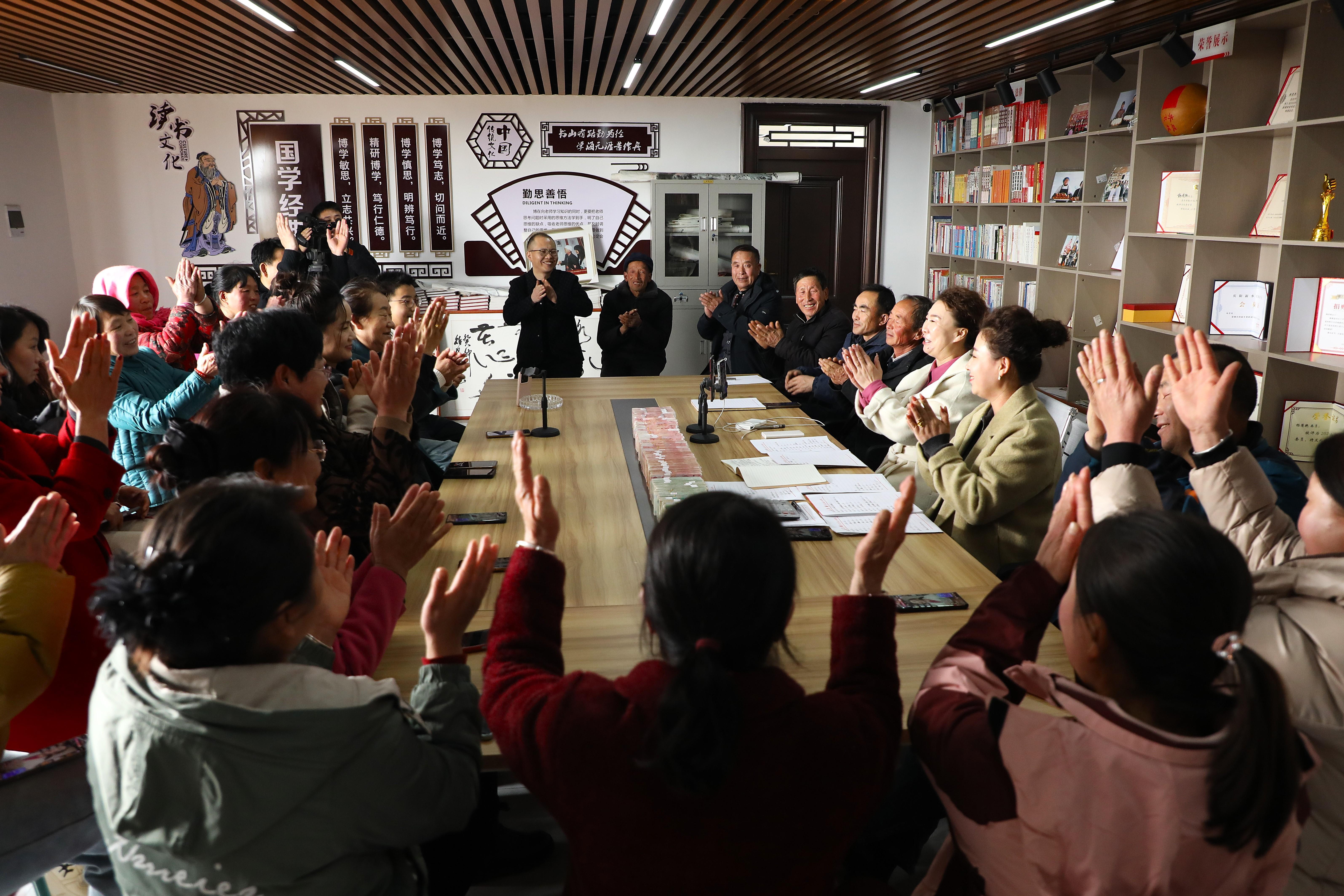 二月二，分紅“盛宴”開啟幸福新篇 ——環(huán)縣莊子峁生態(tài)農(nóng)莊30戶農(nóng)戶喜提73萬元“紅包”