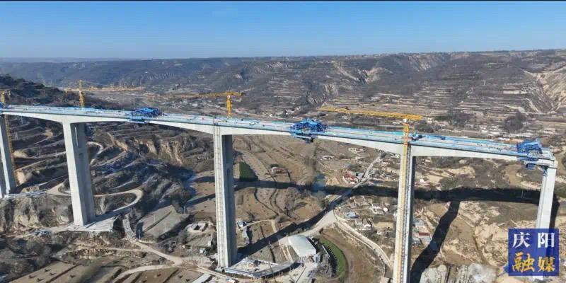 全線貫通后西峰至合水僅用23分鐘——G309線西合公路瓦崗川特大橋?qū)⒂谖逶碌淄ㄜ?>

                        <div   id=